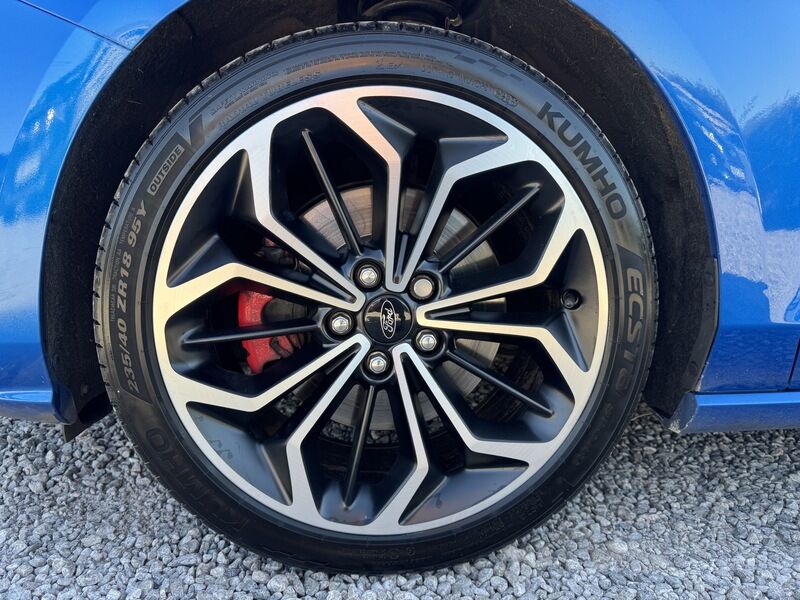 More views of Ford Focus