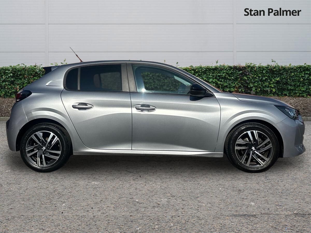 More views of Peugeot 208