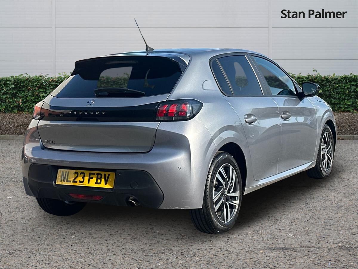 More views of Peugeot 208