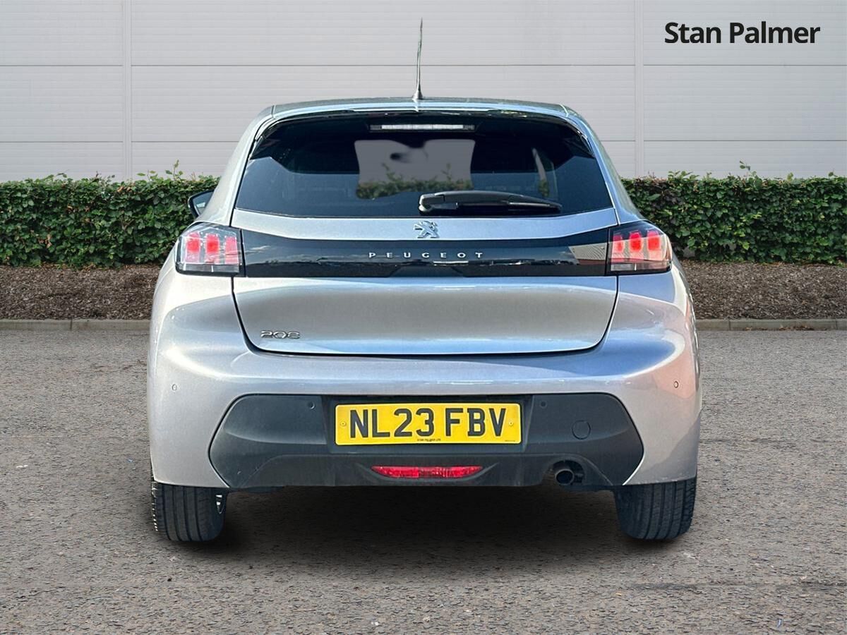 More views of Peugeot 208