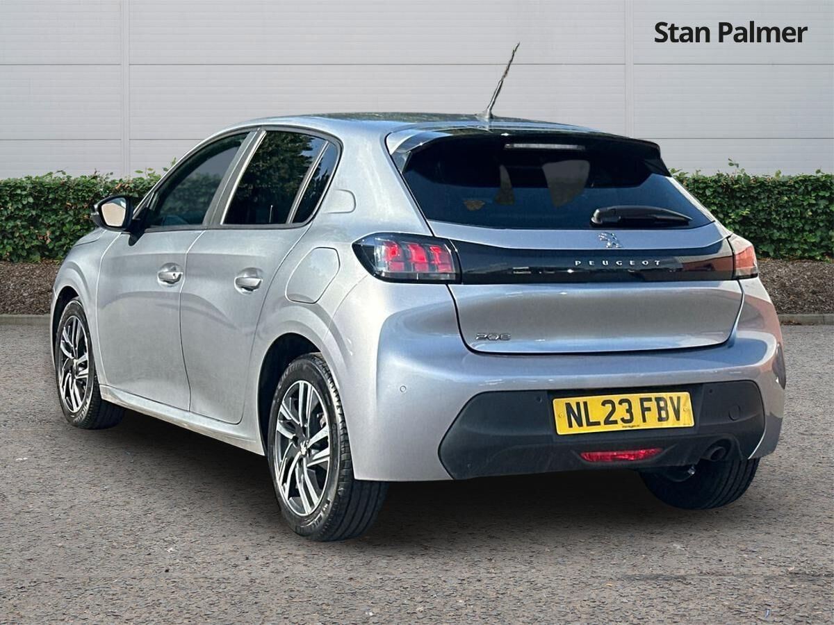 More views of Peugeot 208