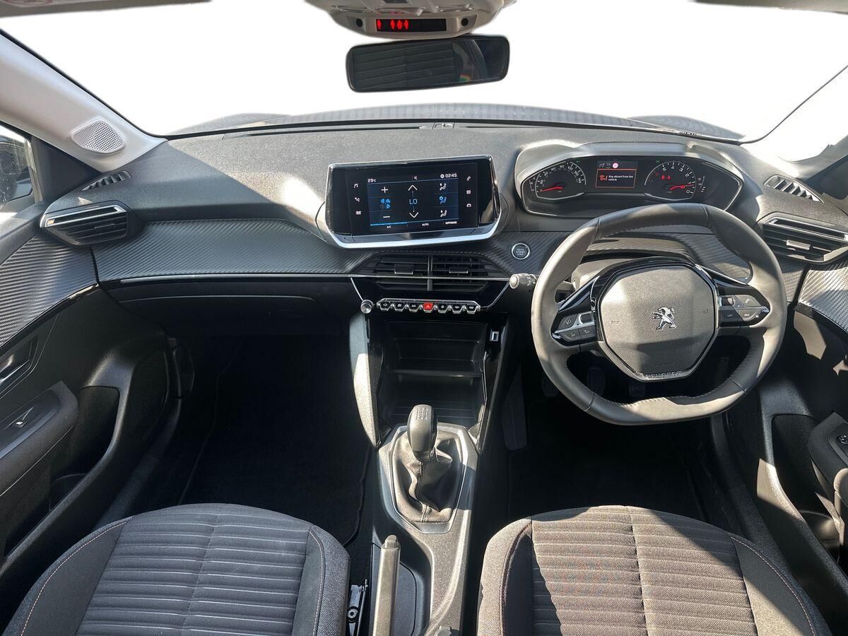 More views of Peugeot 208