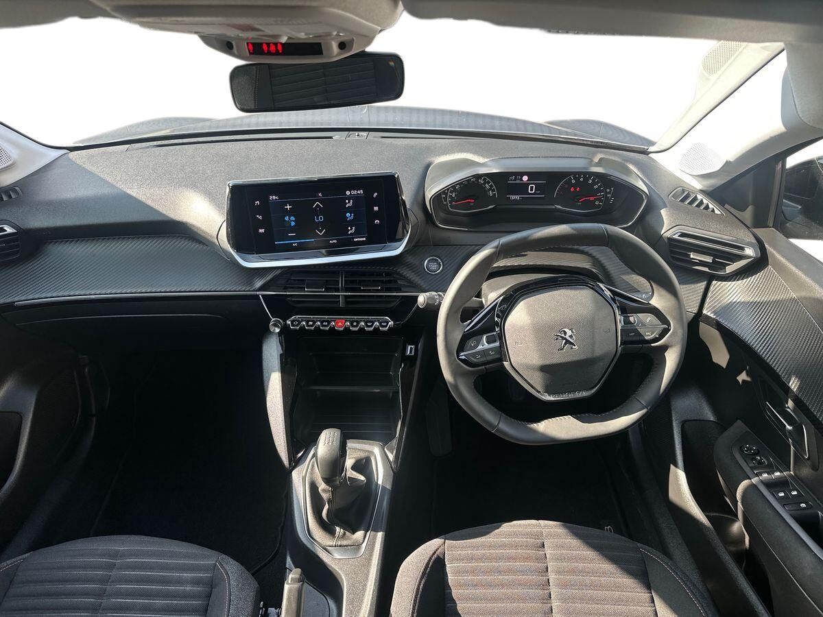 More views of Peugeot 208