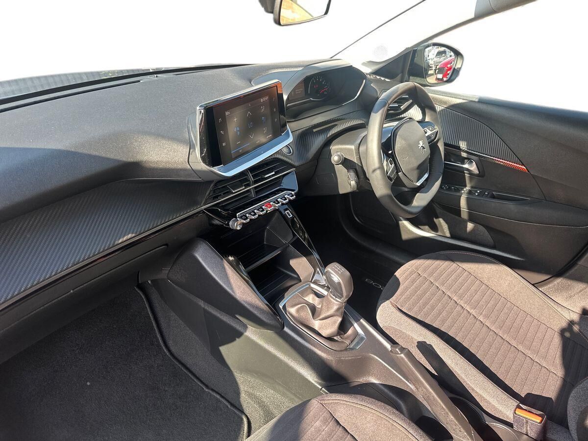 More views of Peugeot 208