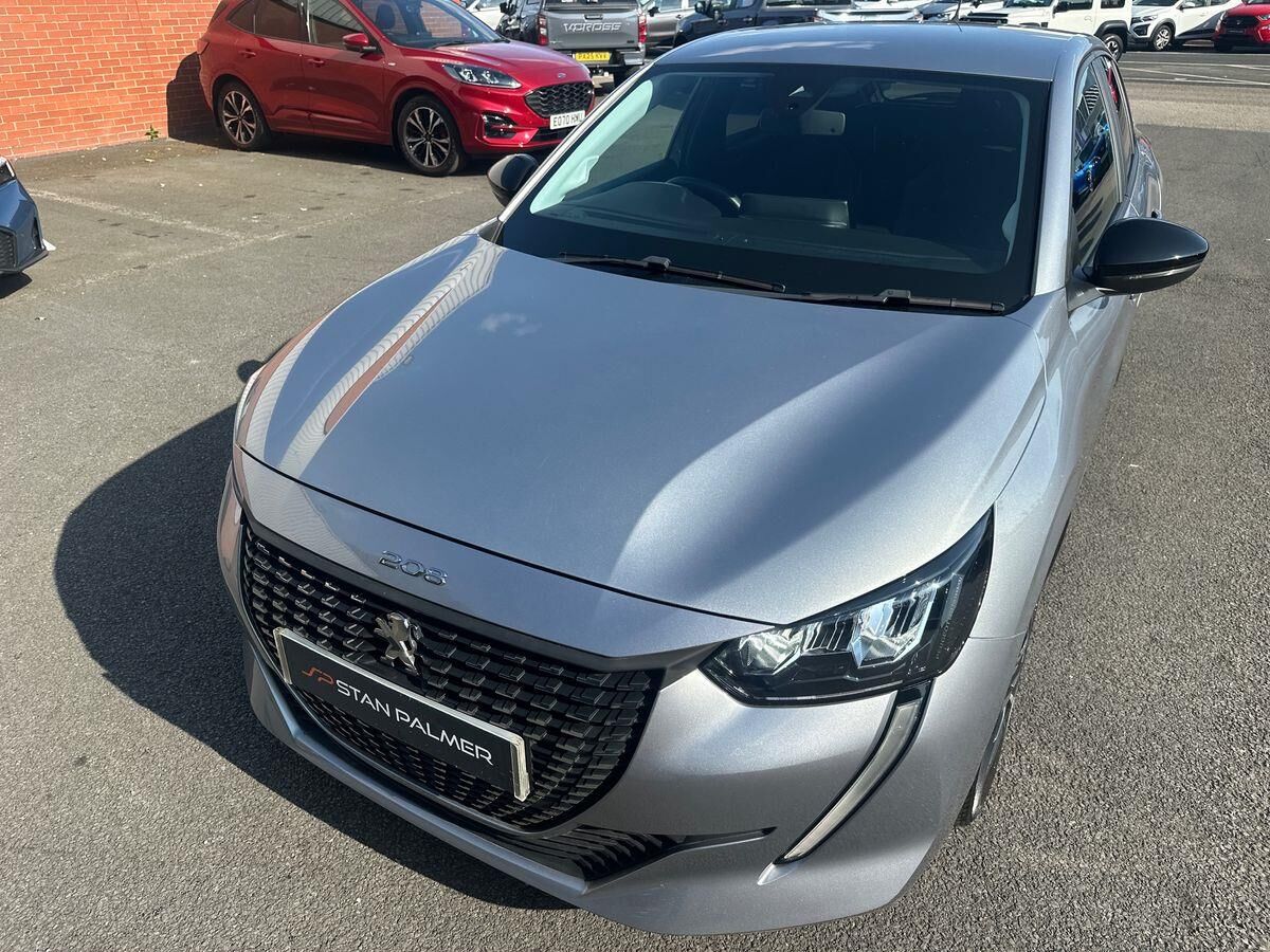 More views of Peugeot 208