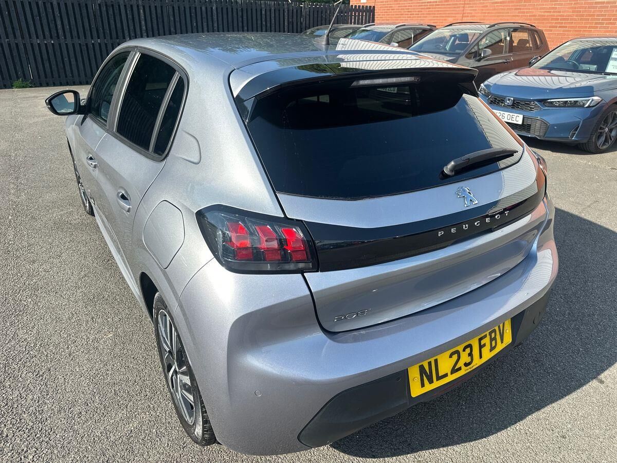More views of Peugeot 208
