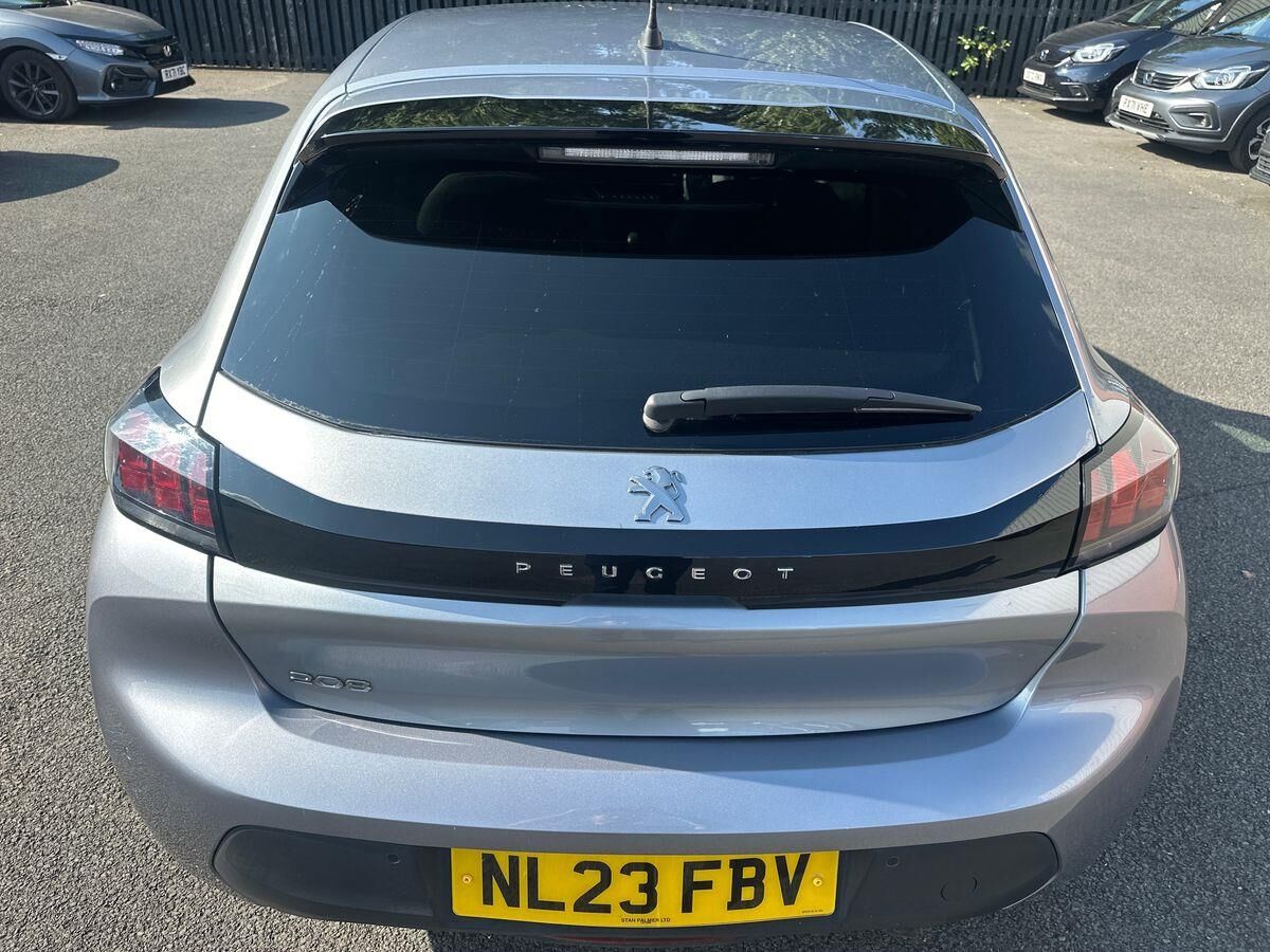 More views of Peugeot 208
