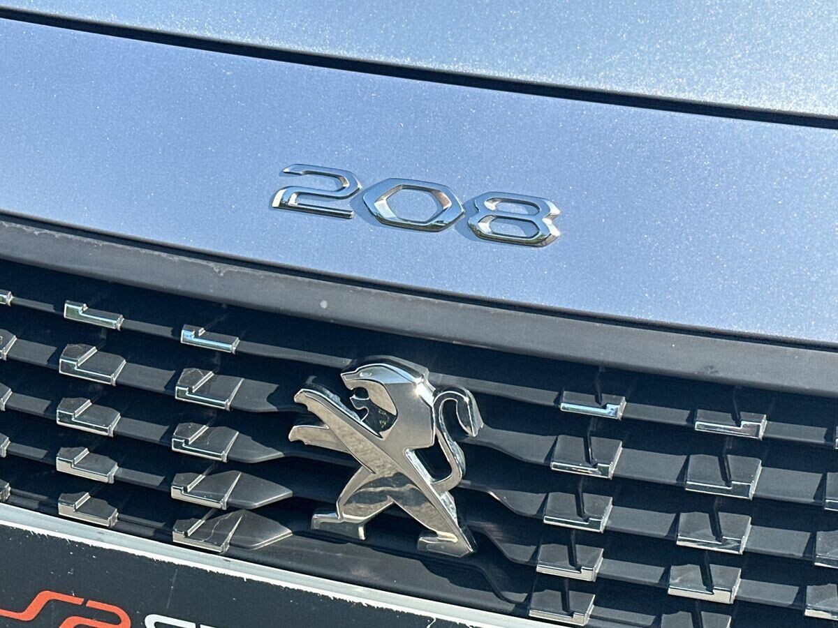 More views of Peugeot 208