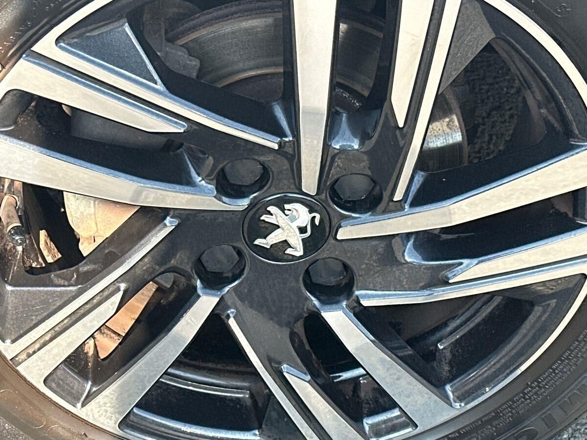 More views of Peugeot 208