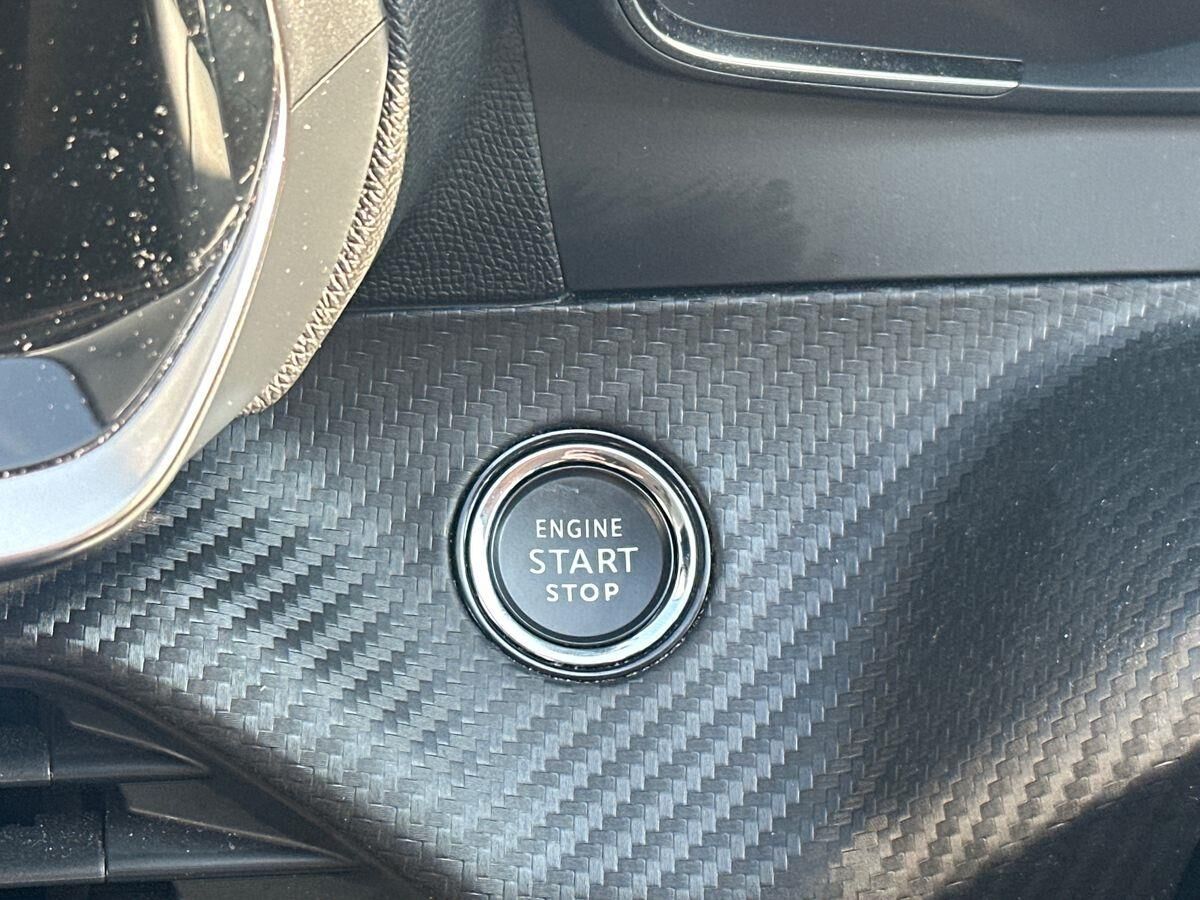 More views of Peugeot 208