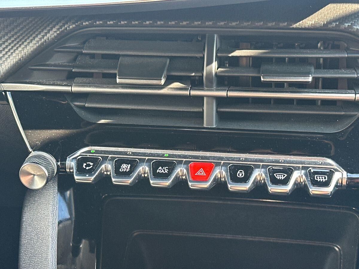 More views of Peugeot 208