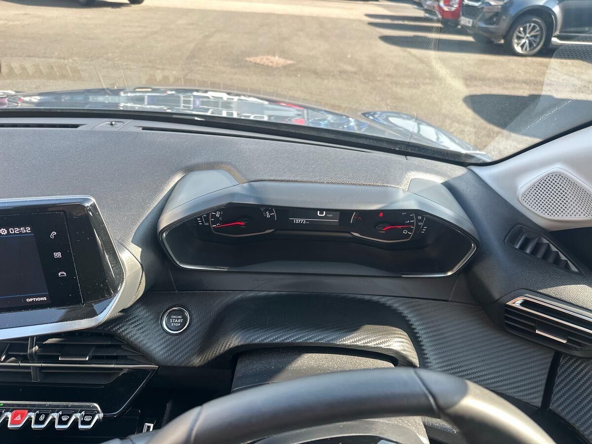 More views of Peugeot 208