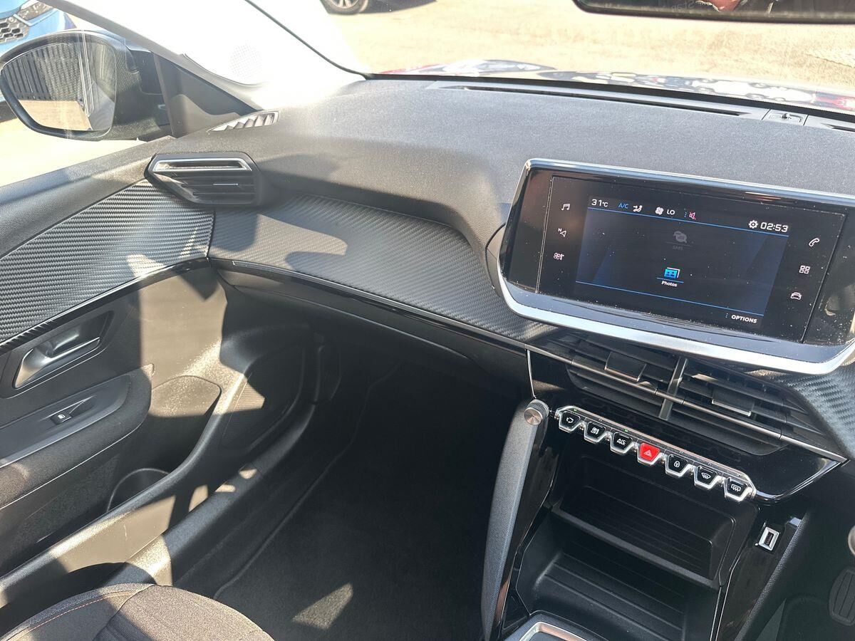 More views of Peugeot 208