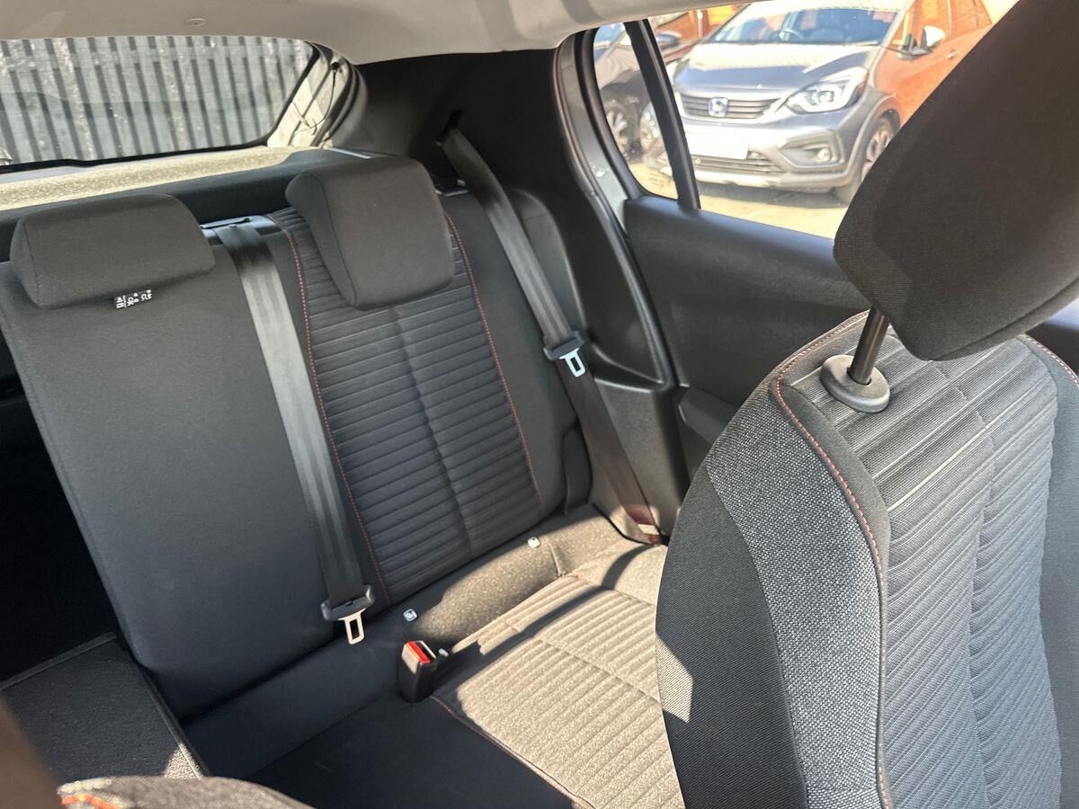 More views of Peugeot 208