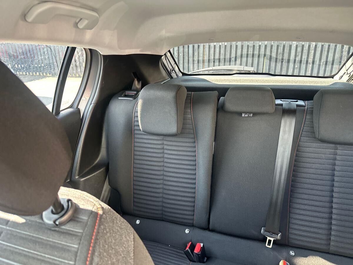 More views of Peugeot 208