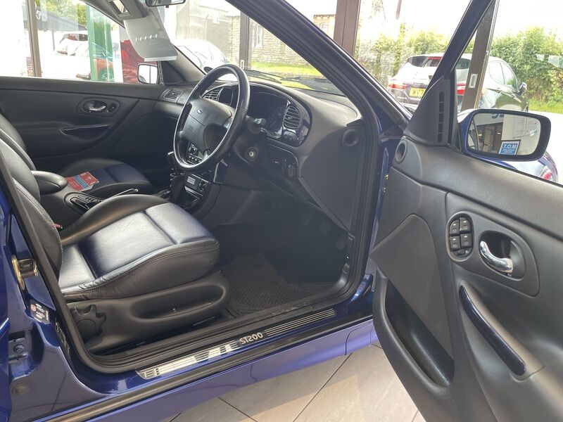 More views of Ford Mondeo