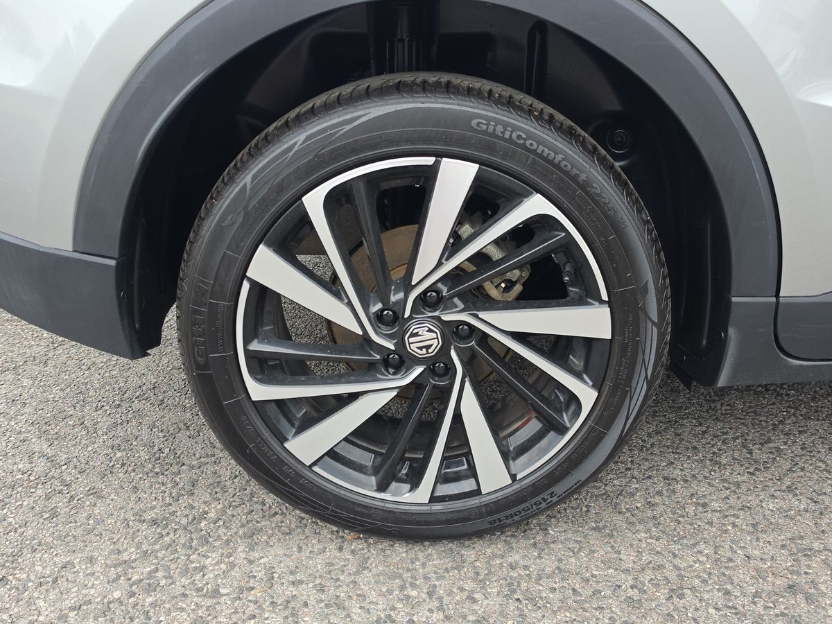 More views of MG ZS