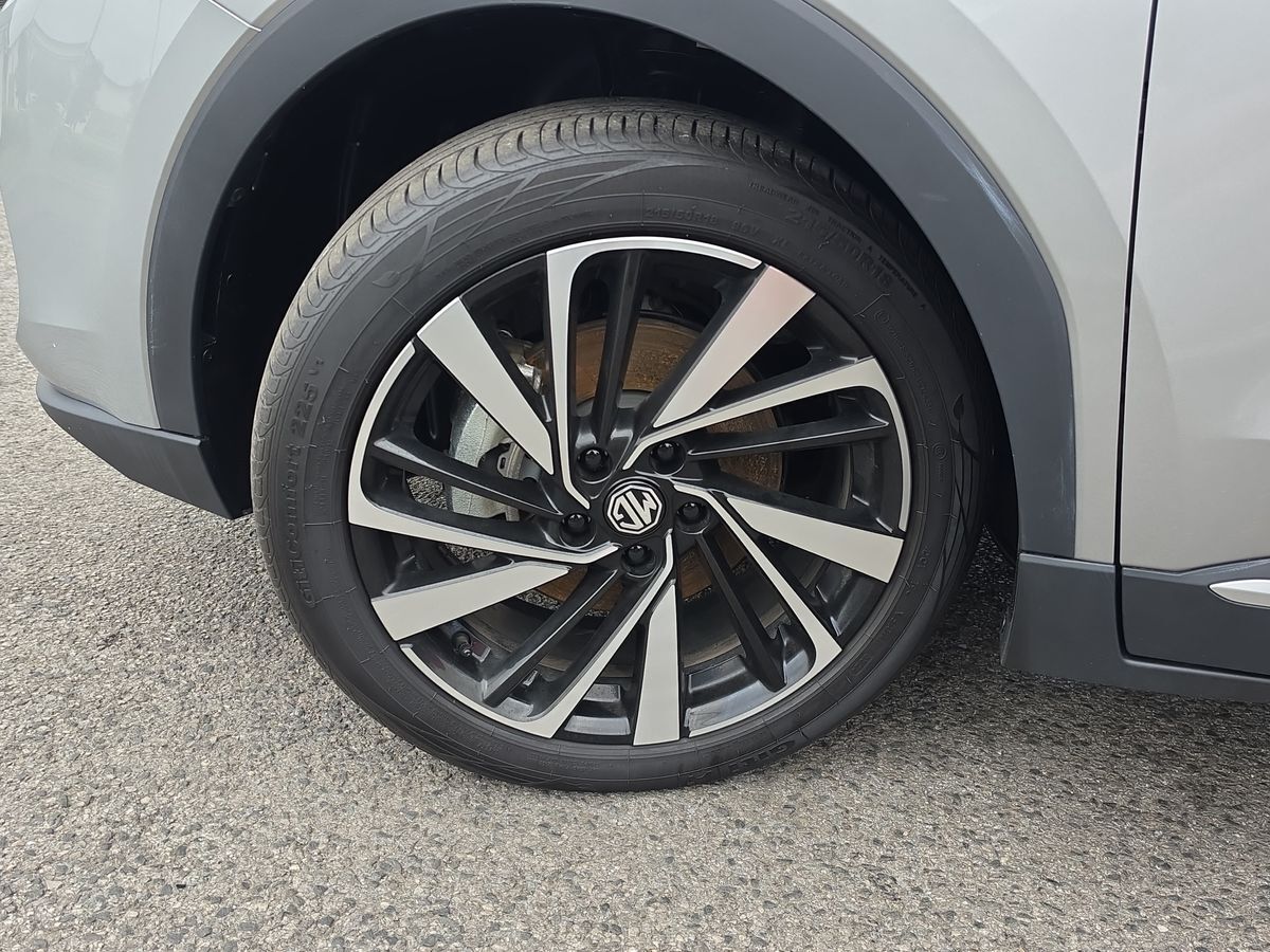 More views of MG ZS