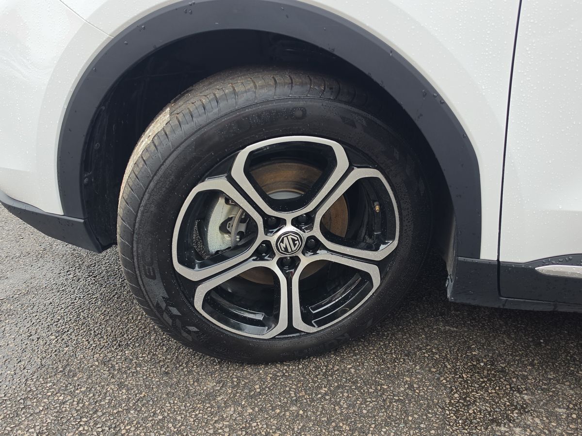 More views of MG ZS