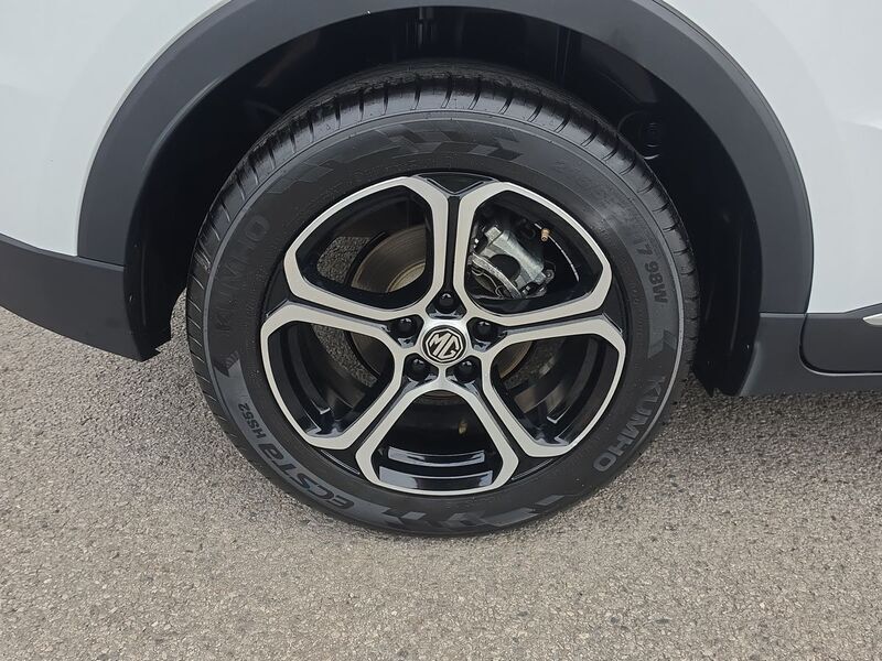 More views of MG ZS