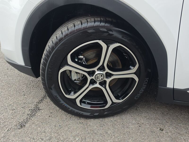 More views of MG ZS