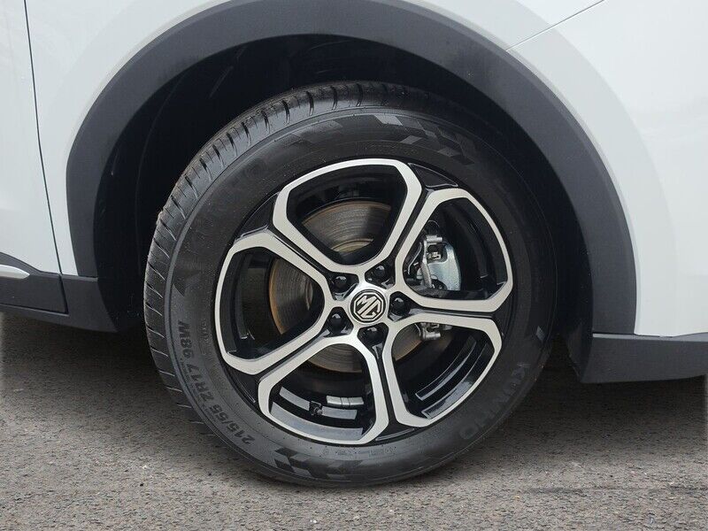 More views of MG ZS