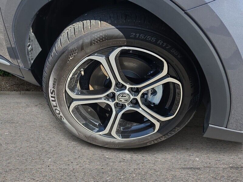 More views of MG ZS