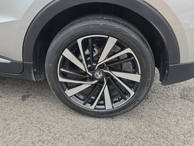 More views of MG ZS