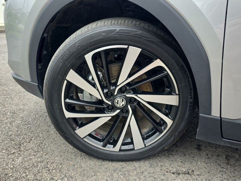 More views of MG ZS