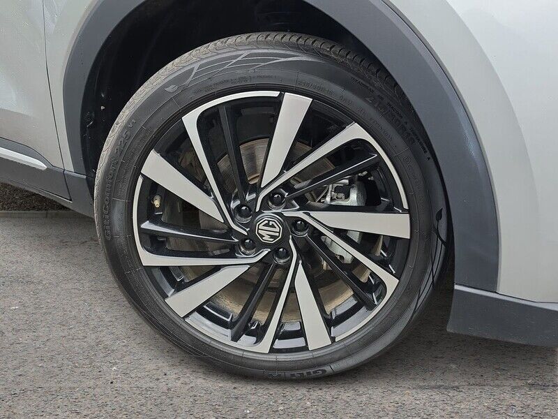 More views of MG ZS