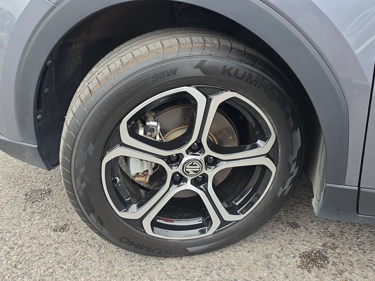 More views of MG ZS