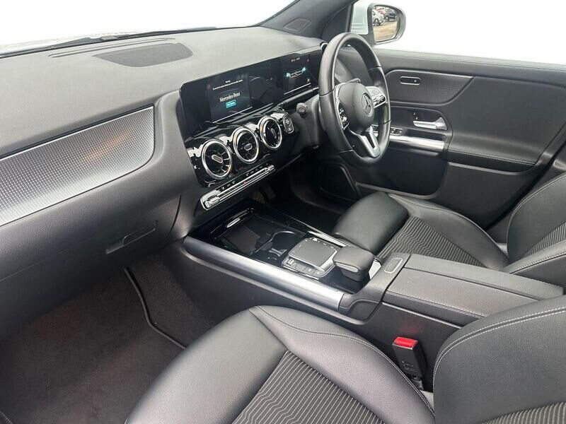 More views of Mercedes-Benz GLA