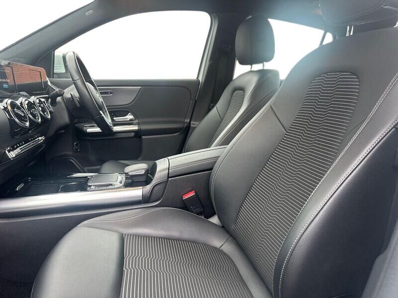 More views of Mercedes-Benz GLA
