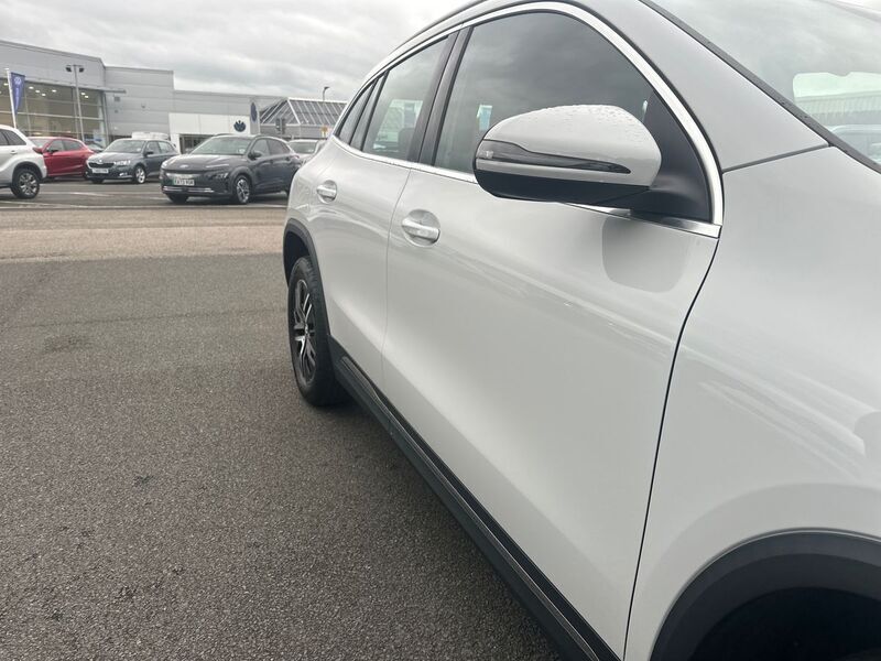 More views of Mercedes-Benz GLA