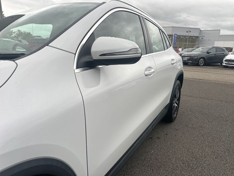More views of Mercedes-Benz GLA