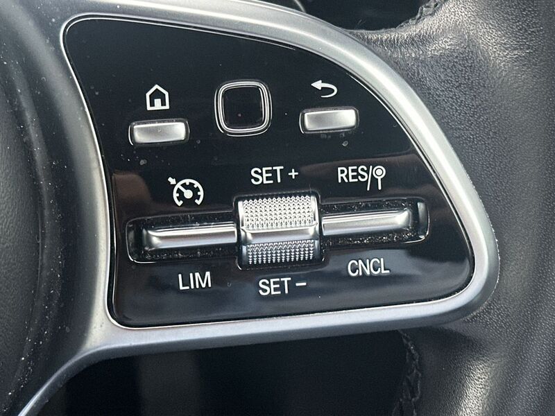 More views of Mercedes-Benz GLA