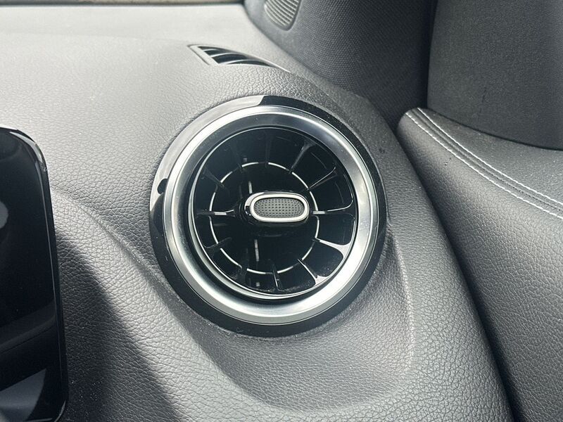 More views of Mercedes-Benz GLA