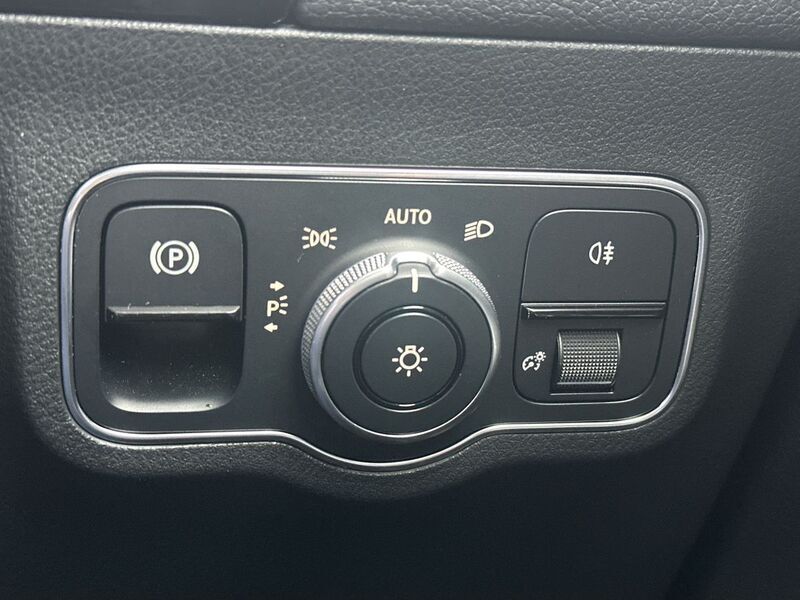 More views of Mercedes-Benz GLA