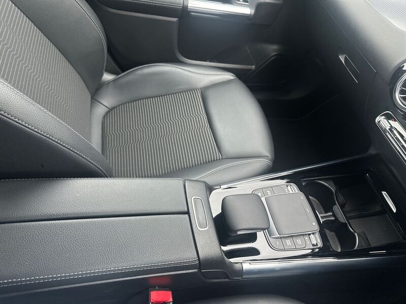 More views of Mercedes-Benz GLA