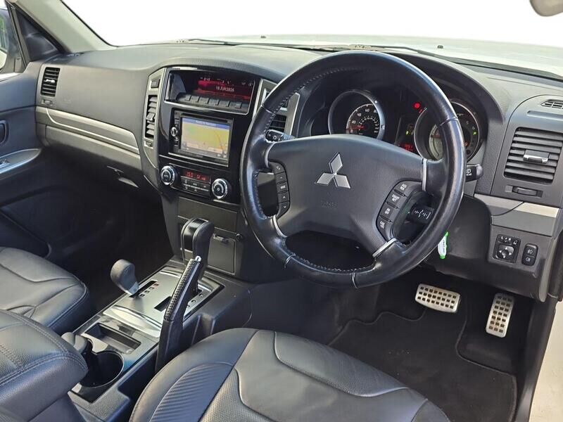 More views of Mitsubishi Shogun