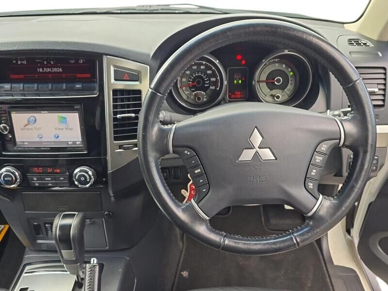 More views of Mitsubishi Shogun