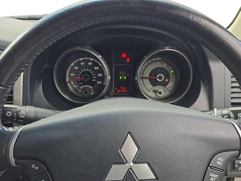 More views of Mitsubishi Shogun
