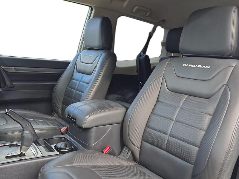 More views of Mitsubishi Shogun