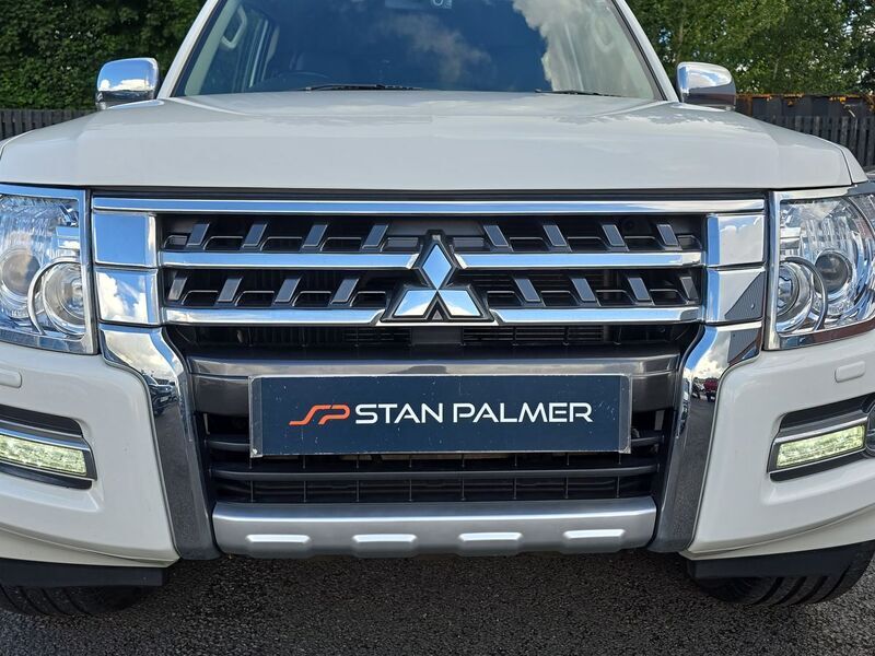 More views of Mitsubishi Shogun