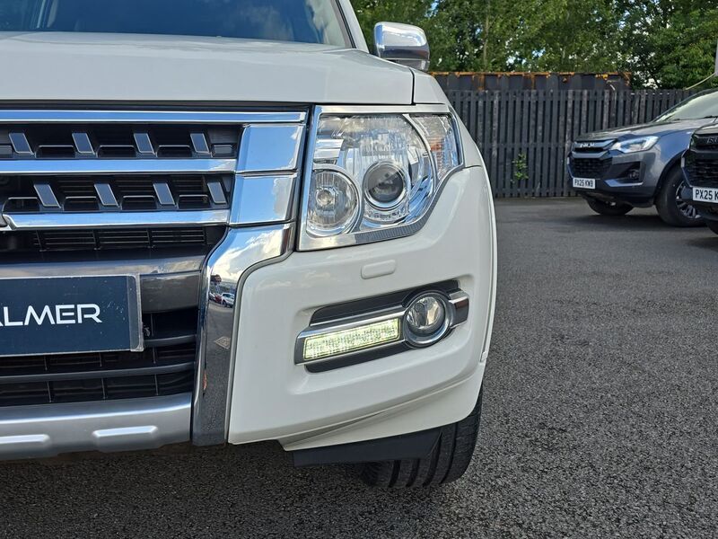 More views of Mitsubishi Shogun