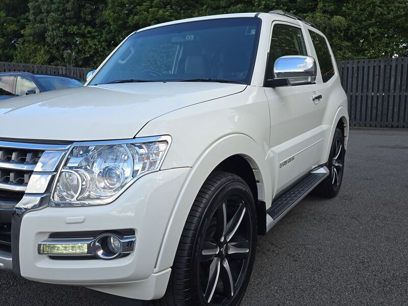 More views of Mitsubishi Shogun