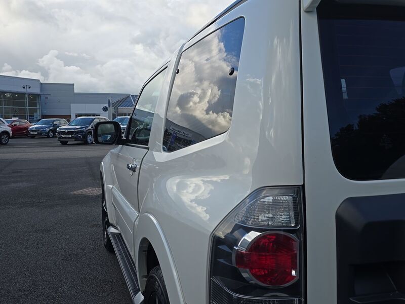 More views of Mitsubishi Shogun