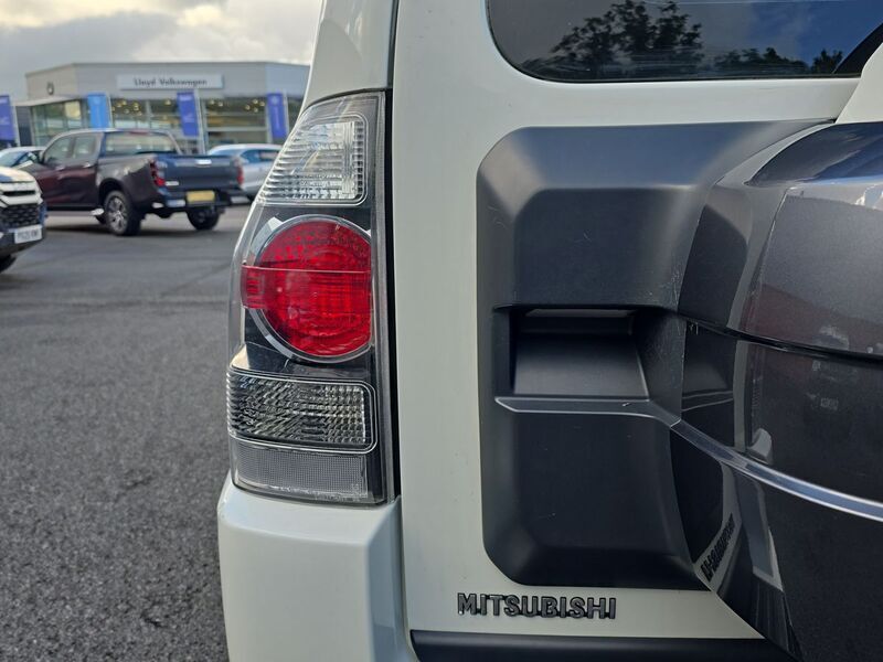 More views of Mitsubishi Shogun