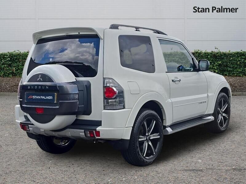 More views of Mitsubishi Shogun