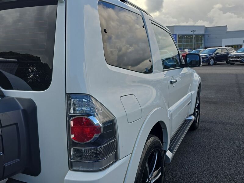 More views of Mitsubishi Shogun